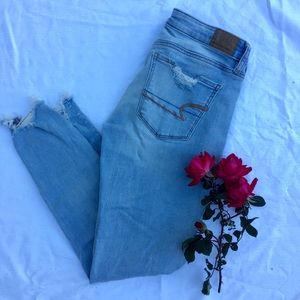 Light Wash American Eagle Distressed Jeggings